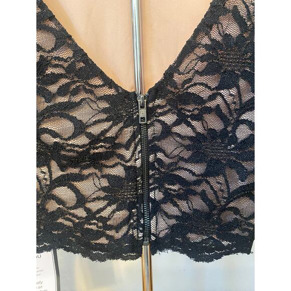 City Studio Top Black Floral Lace Cropped Long Sheer Sleeves V-Neck Back size 3 - Picture 7 of 11